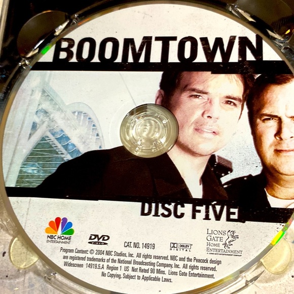BOOMTOWN DVD SET NBC SERIES 5 Discs DONNIE WAHLBERG LANA PARRILLA GUC - Picture 11 of 11